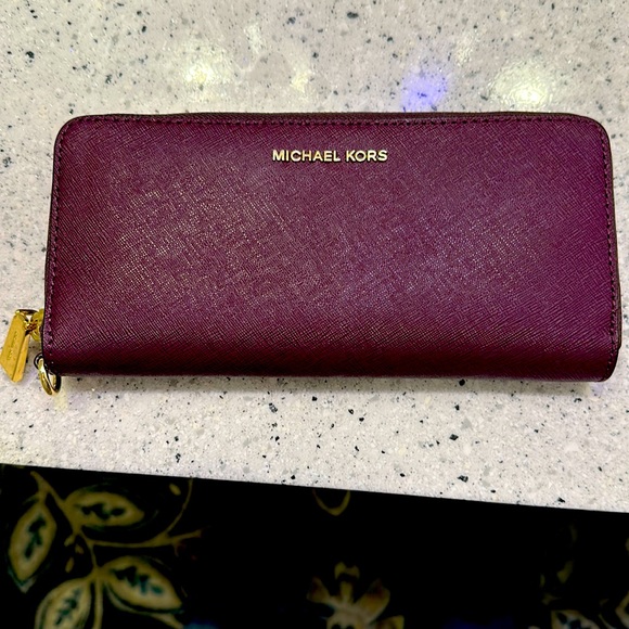 Michael Kors Purple Wallet - Picture 1 of 5